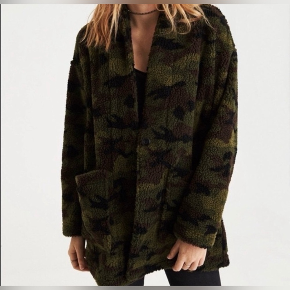 American Eagle Outfitters Green Black Camo Sherpa Fleece Teddy Jacket Size XL
